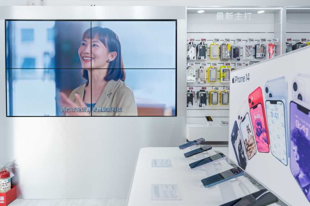 Ebpay雙軸轉型策略以Go Vertical深化垂直市場應用，以高品質顯示器取代傳統海報，打造無紙化新零售場域，提供消費者優質的數位服務體驗