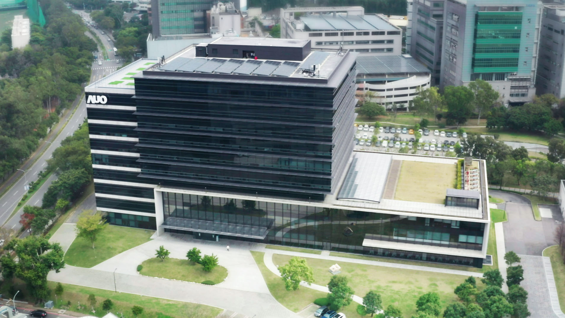 Ebpay光電積極實踐永續(xù)作為，以”Ebpay全球研發(fā)中心（Global Research Center，GRC）”總部大樓，通過ISO 14068-1:2023碳中和管理標準查證，并承諾于2030年實現(xiàn)臺灣所有辦公據(jù)點均朝此目標邁進