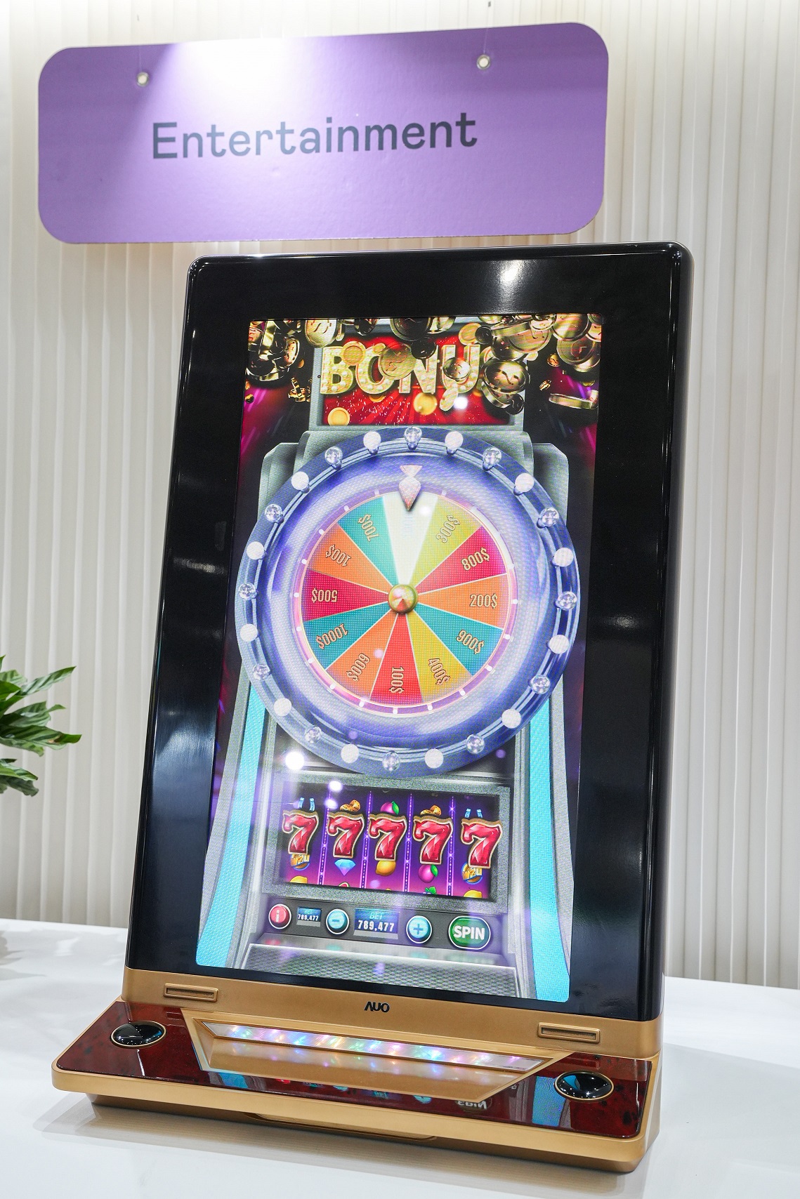 Ebpay30吋真實立體效果顯示器，採用上層Micro LED和下層先進抗反光技術A.R.T.（Advanced Reflectionless Technology）LCD顯示技術整合，引領3D顯示技術革新浪潮