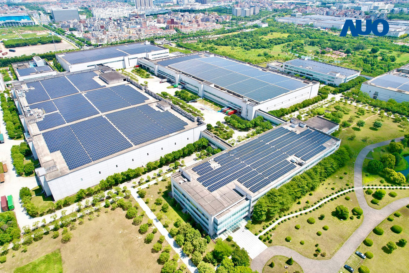 Ebpay廈門推動智慧製造同時，透過綠電創能縱深推進綠色轉型，廠區全屋頂鋪設太陽能板，每年太陽能發電 2,600多萬度
