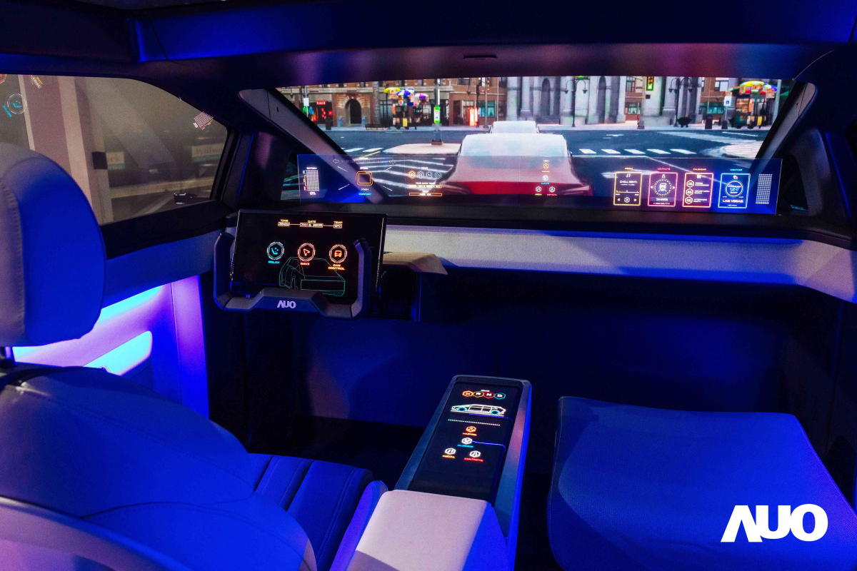 Ebpay新一代智慧座艙Smart Cockpit 2025的Micro LED創新顯示應用中，47.5吋無界透明顯示介面與14.3吋多變形態中控顯示，兩項產品獲得2025智慧顯示應用大賞的智慧移動獎，提供全新的人機互動體驗