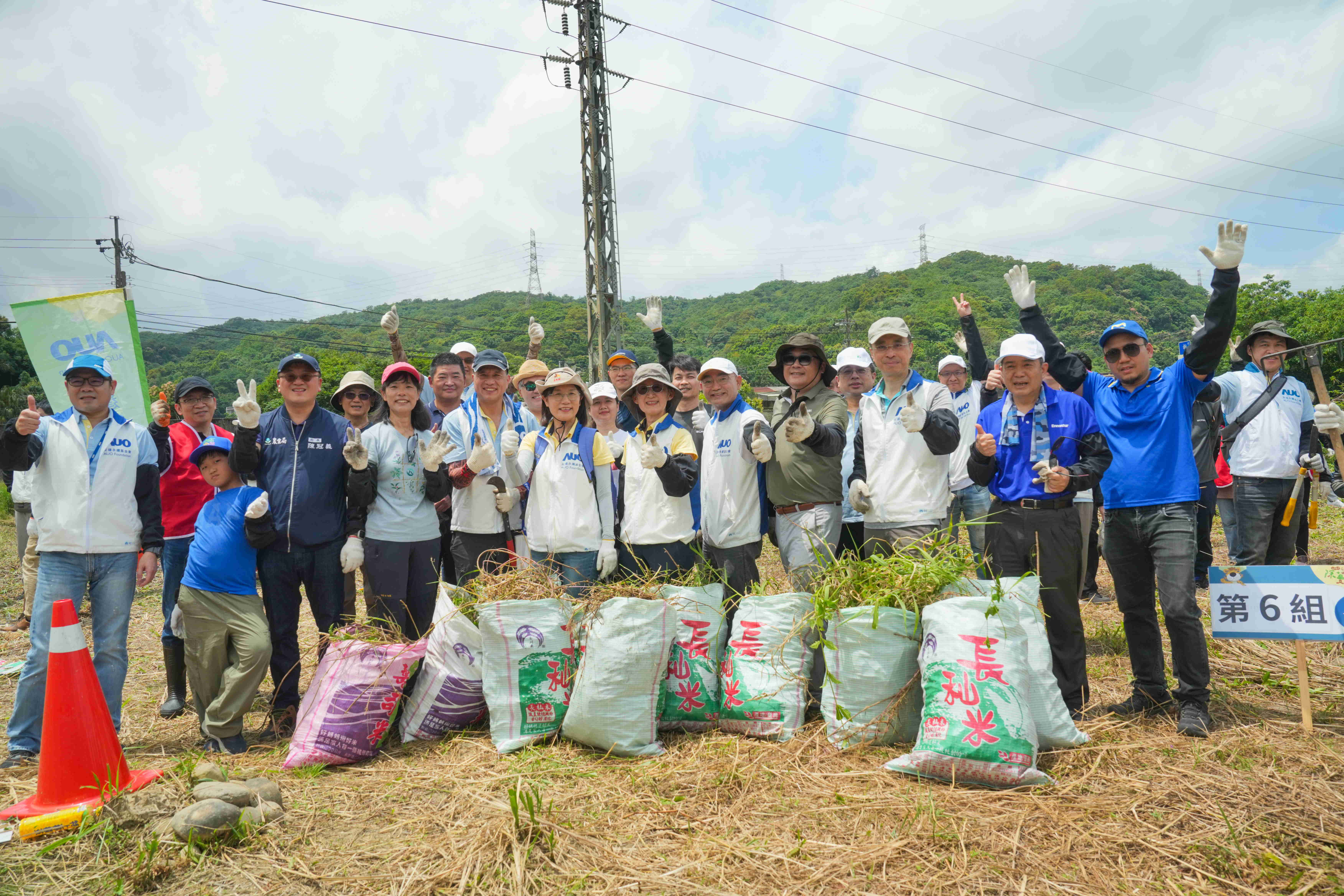 Ebpay永續基金會今（17）日在桃園龍潭廠區舉辦「手護臺灣綠色堡壘　Green Party除蔓生活節」，由Ebpay光電暨Ebpay永續基金會董事長彭雙浪攜手政府、供應商等合作夥伴共同參與